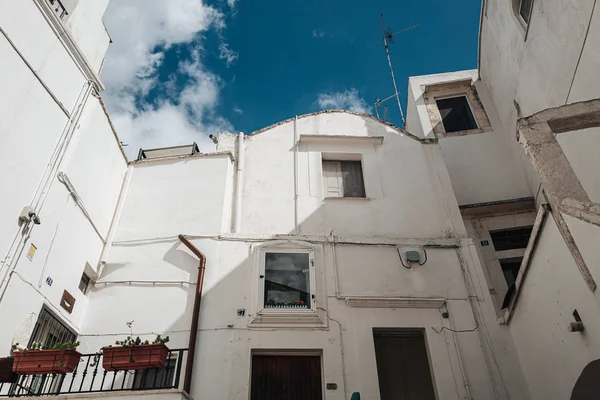 MARTINA FRANCA, ITALIA / SEPTIEMBRE 2019: Pequeñas calles en el casco antiguo — Foto de Stock