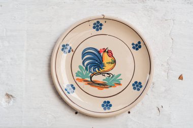 Grottaglie, Puglia 'dan ikonik el yapımı seramik plaka.