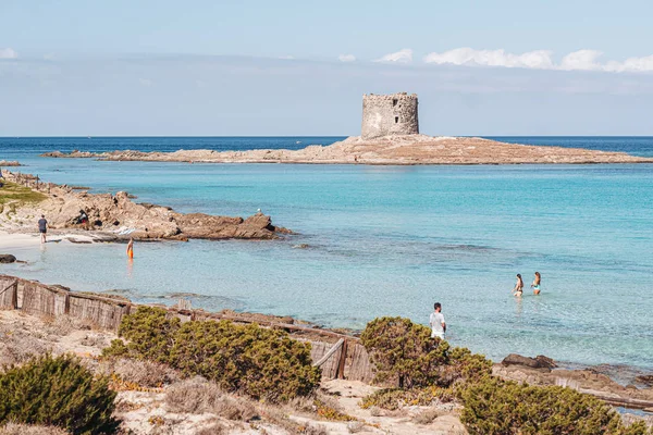 Stintino, Sardinie / Octiber 2019: Pohled na nádhernou pláž b — Stock fotografie