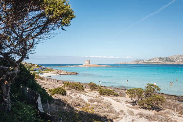 Stintino, Sardinië / oktober 2019: Uitzicht op het prachtige strand b — Stockfoto