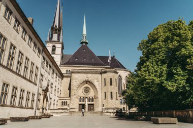 LUXEMBOURG / MAYIS 2020: Notre Dame katedralinin güzel mimarisi