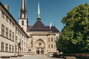 LUXEMBOURG / MAYIS 2020: Notre Dame katedralinin güzel mimarisi