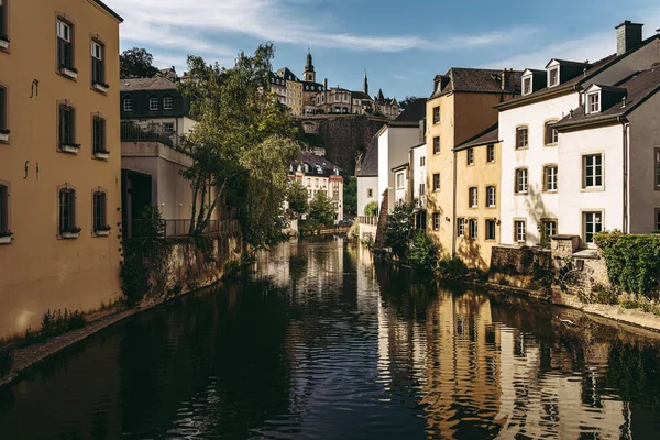 Alzette Ποταμού Διασχίζοντας Την Ιστορική Παλιά Πόλη Του Λουξεμβούργου Που — Φωτογραφία Αρχείου