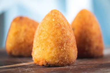 Sicilya 'dan ev yapımı pirinç topları.