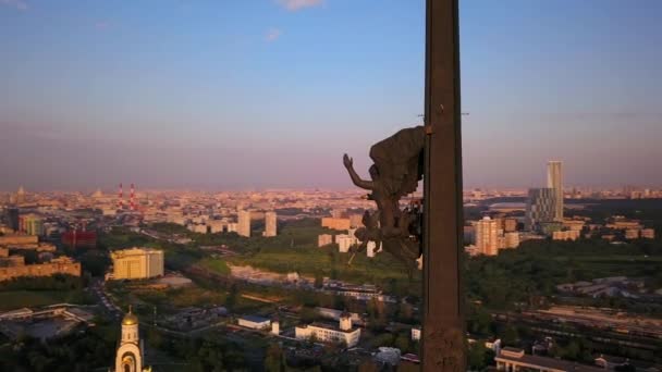 Een stella in het Victory park Poklonnaya hill — Stockvideo