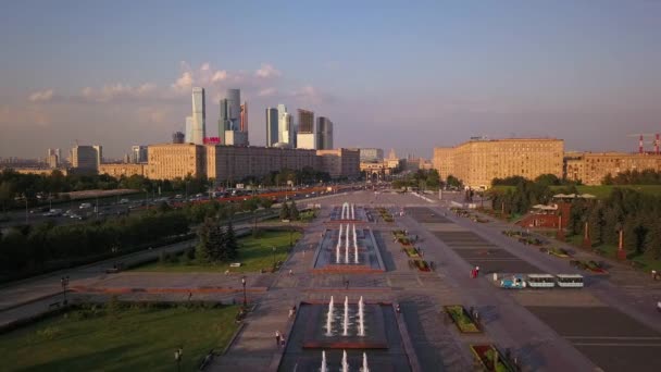 Parque de la Victoria en Poklonnaya colina Moscú — Vídeo de stock