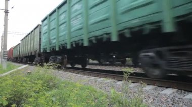 yüksek hızda iki tren geçmek.