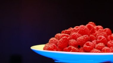 Ahududu meyve yemek arka plan olarak. Sağlıklı gıda organik beslenme. Önden Görünümü.