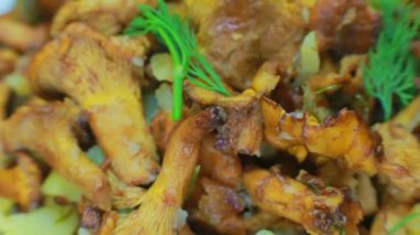 Patatesli kızarmış mantarlar..