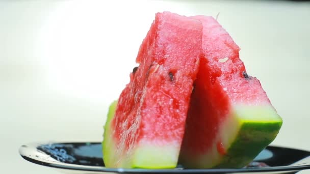 Wassermelone auf Talkum dreht sich. — Stockvideo
