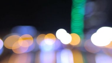 Ufuk gece kenti. Ülke Belarus, Minsk, Nemiga Caddesi. Yavaş ve hızlı çerçeve ölçekleme.
