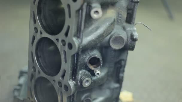 Pistons of the engine with connecting rods. Spare parts for diesel engine — Stock Video