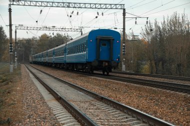 Sonbahar demiryolu Belarus.