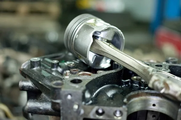 Pistões do motor com hastes de conexão. Peças de reposição para motor diesel — Fotografia de Stock