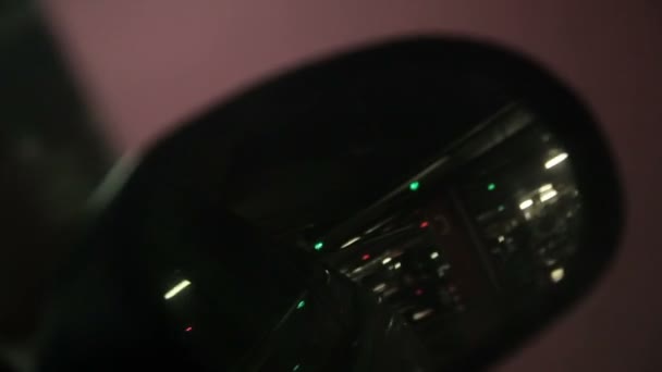 Blick aus dem Autospiegel. — Stockvideo