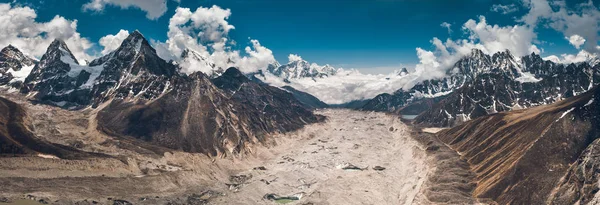 Gokyo 湖地域のパノラマ ビュー。ネパール. — ストック写真