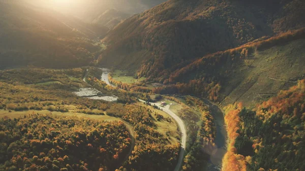 Flygfoto över vackra höst bergslandskap — Stockfoto