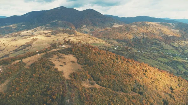 美丽的秋山景观鸟瞰图 — 图库照片