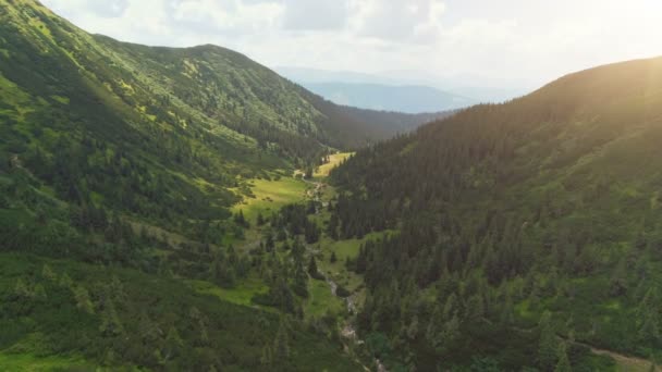 Aerial Drone Flight: beautiful mountain landscape — Stock Video