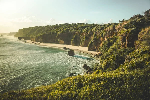 The coastline surrounded by the cliffs. Sumba. — Stock Photo, Image