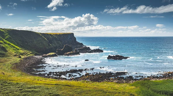 Baía pitoresca da Irlanda do Norte . — Fotografia de Stock