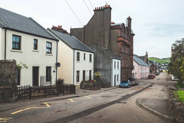 Budovy v útulné ulici. Severní Irsko. — Stock fotografie