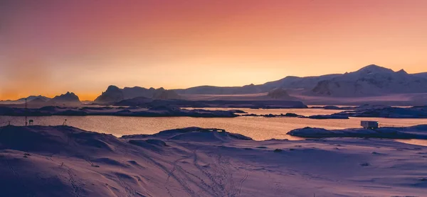 Zonsondergang panoramazicht op Antarctica. Polar scène. — Stockfoto