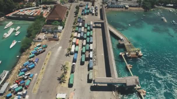 Drone Ansicht des Inselhafens aus der Luft — Stockvideo