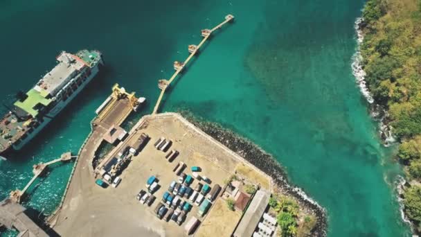 Air Top Down View of Island Harbor Port Pie — стоковое видео