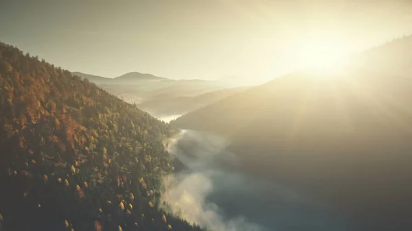 Berglandschaft Landschaft niedrig Nebel Luftaufnahme — Stockfoto