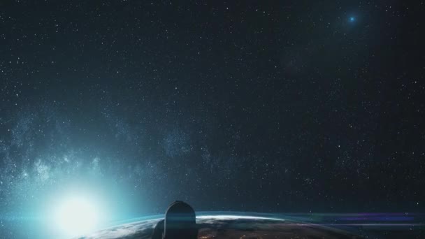 Tietokonegrafiikka avaruusmies siluetti lentää yli maapallon — kuvapankkivideo