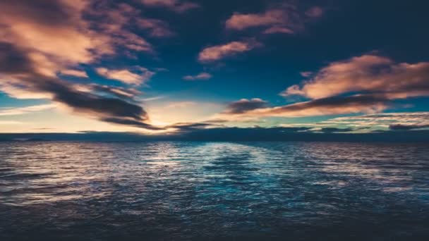회색 부동 구름 그림자와 그림 끝없는 바다 물 — 비디오