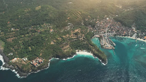 Vista superior aérea del dron de la isla tropical — Foto de Stock