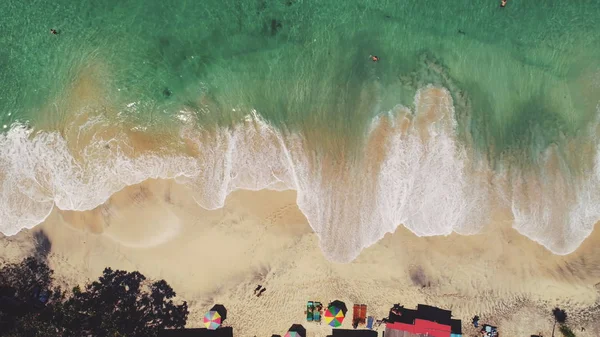 Drone aéreos vista playa mar en día soleado — Foto de Stock