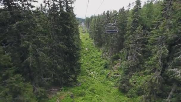 Spårning skott av rörliga bergslinbana stuga — Stockvideo