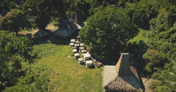 Παραδοσιακό χωριό με ornately σκαλιστά στέγες σπίτια εναέρια θέα. Μοναδικό ορόσημο αρχιτεκτονικής Royalty Free Φωτογραφίες Αρχείου
