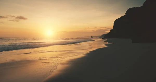 Sunset over serene seascape at tropical Sumba island, Indonesia, Asia. Epic nobody nature landscape — Stock Photo, Image