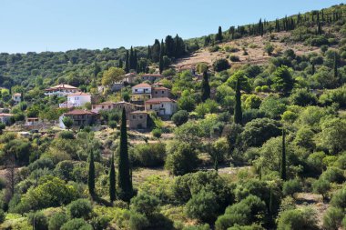 Gün batımında, Messinia, Peloponnese gösterilen Yunanistan dağ köyü