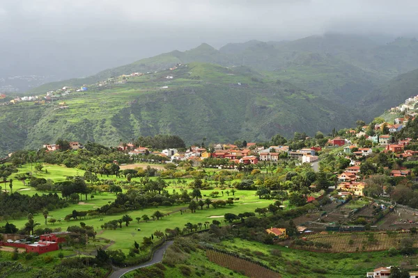 Kleines Bergdorf Zwischen Nebligen Hügeln Frühen Morgen Gran Canaria Ländliche — Stockfoto