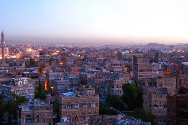 예멘의 수도입니다 새벽에 지붕에서 도시에 — 스톡 사진