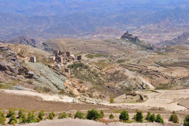 Köylerde bir ortaçağ dağın en güzel örneklerinden biri ve kırsal alanları etrafında. Dağ Yemen. Yukarıdan görüntülemek