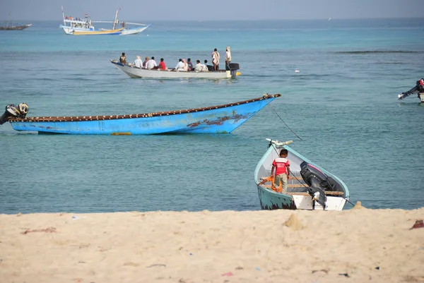 Hodeidah Socotra Yemen March 2010 Fishing Boats Local People Beach — Stock Photo, Image