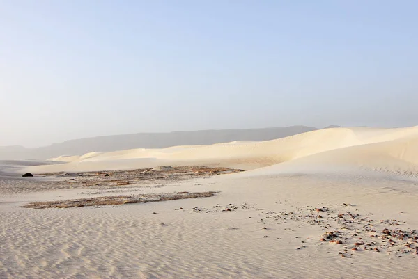 Gün Batımında Aomak Sahilinde Büyük Beyaz Kum Tepeleri Socotra Adası — Stok fotoğraf