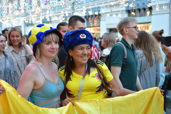 Moskova Rusya Haziran 2018 Kolombiya Rus Kızlar Futbol Taraftarları Moskova — Stok fotoğraf