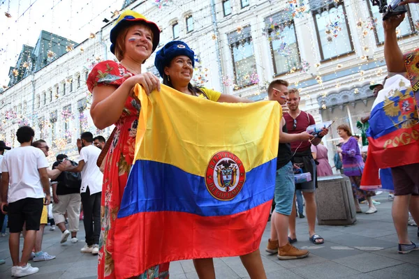 Moscú Rusia Junio 2018 Amantes Del Fútbol Femenino Colombiano Ruso — Foto de Stock