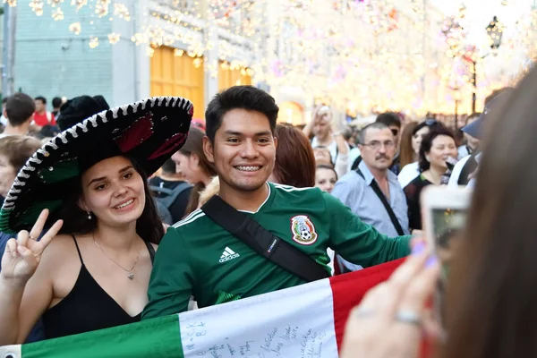 Mosca Russia Giugno 2018 Tifosi Mexica Con Bandiera Nazionale Sulle — Foto Stock