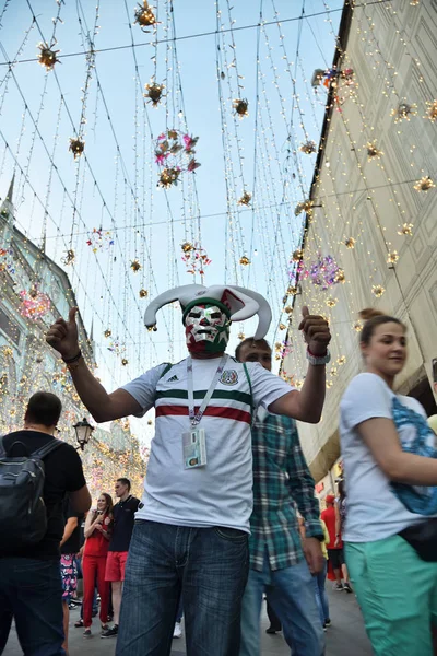 Moskwa Rosja Czerwca 2018 Fan Piłki Nożnej Mexica Nikolskaya Street — Zdjęcie stockowe