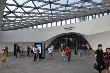 Moskova, Rusya - 23 Haziran 2018: City, Red Square yanında Kent Parkı'nın tarihi merkezini yerinde doğal peyzaj Park Zaryadye kitle iletişim araçları merkez