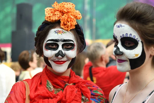 Moscow Rusya Federasyonu Haziran 2018 Kız Iki Katılımcılar Kafatası Makyaj — Stok fotoğraf