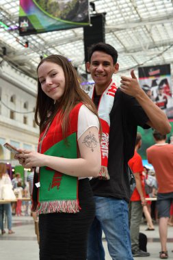 Moskova, Rusya - 23 Haziran 2018: Futbol taraftarları Mexica Moskova, Dünya Kupası, dünya 2018 Ilyinka sokakta